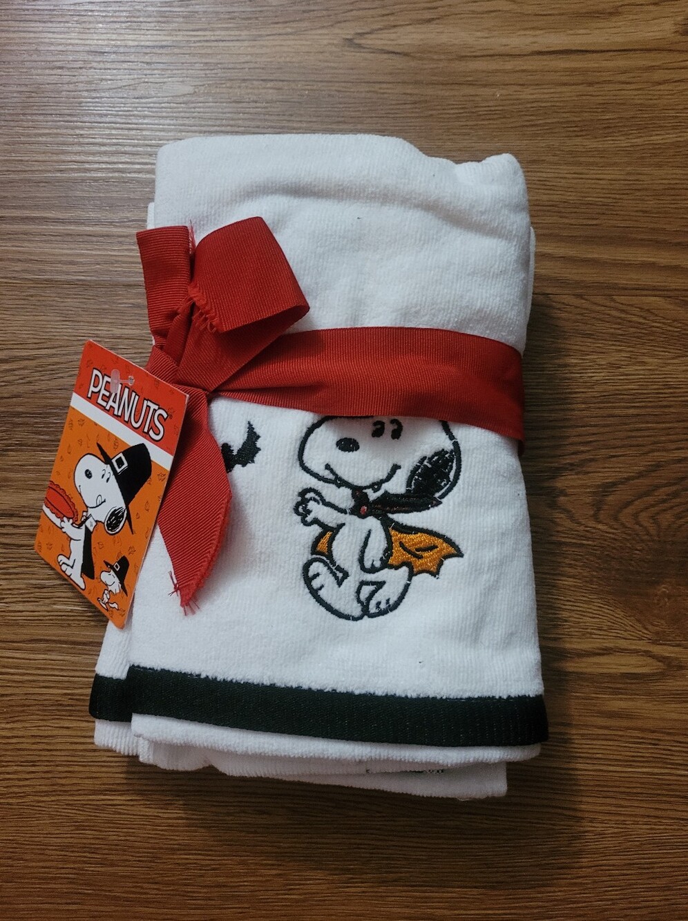 NWT pair Snoopy vampire hand towels kitchen bath Halloween Peanuts kids guest